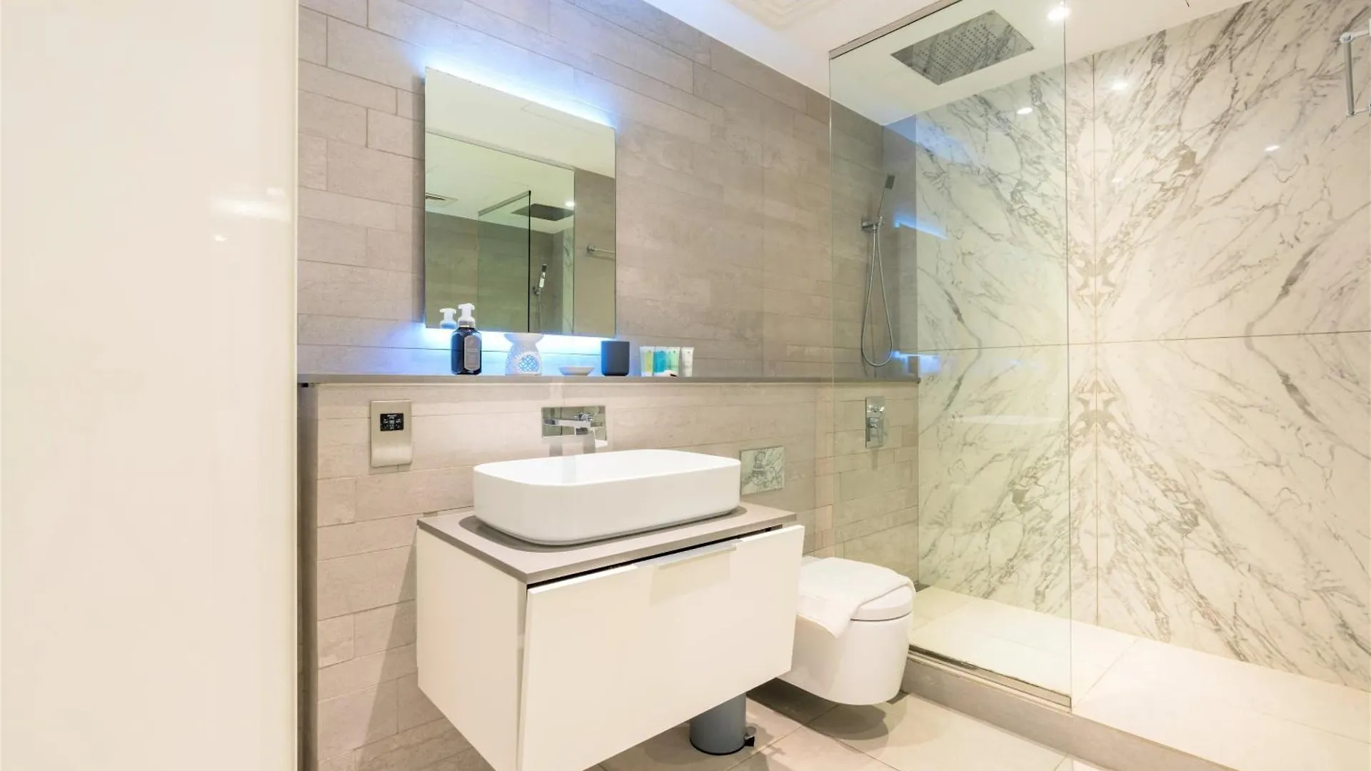 New! Stunning 2Bedroom In Dubai Downtown Apartment